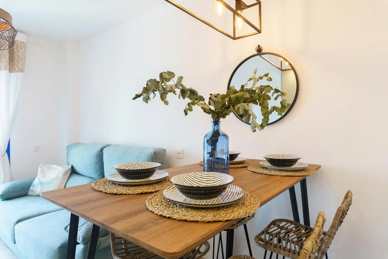 Apartment 2Nd Line From The Beach , Seaviews + Parking &Pool Benalmadena