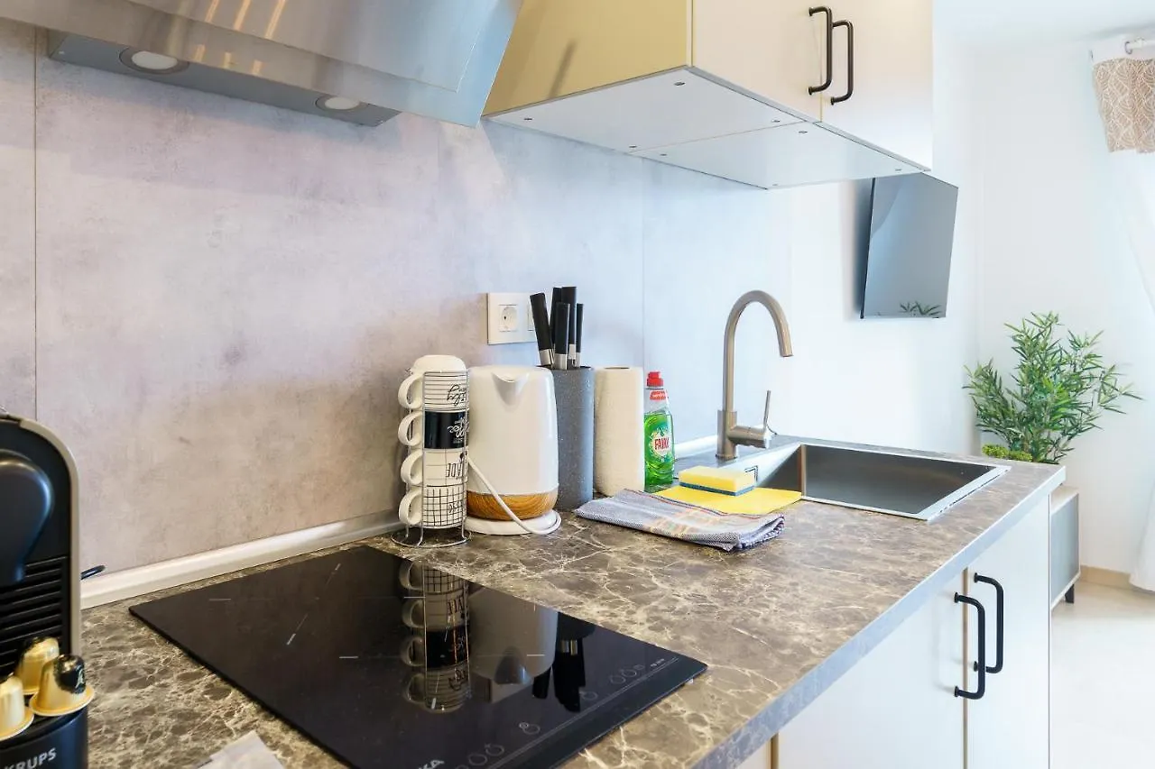 Apartment 2Nd Line From The Beach , Seaviews + Parking &Pool Benalmadena